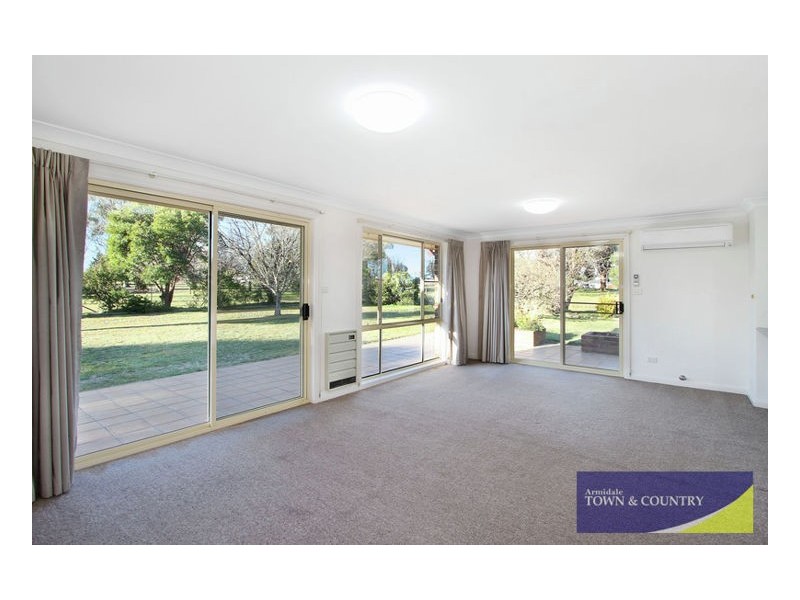 6 Campbell Parade, Armidale NSW 2350