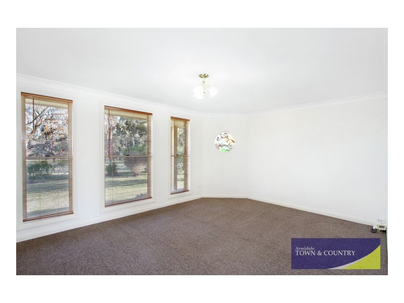 6 Campbell Parade, Armidale NSW 2350