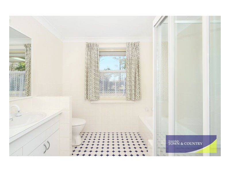 6 Campbell Parade, Armidale NSW 2350