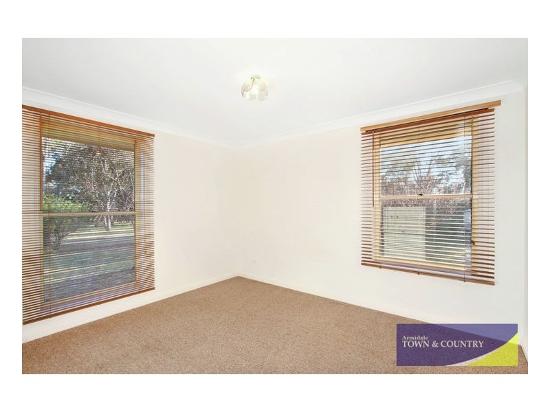 6 Campbell Parade, Armidale NSW 2350