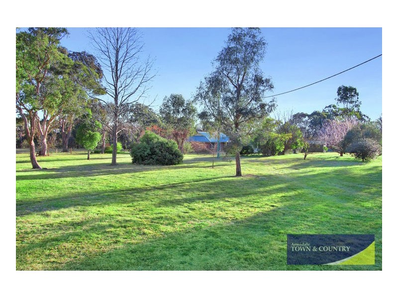 6 Campbell Parade, Armidale NSW 2350