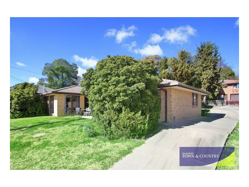1& 2/2 Bishop Crescent, Armidale NSW 2350