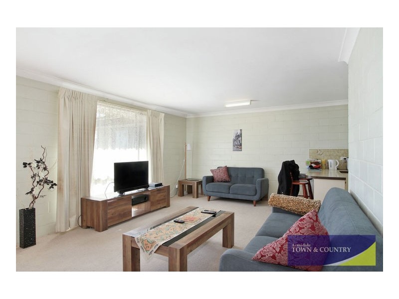 1& 2/2 Bishop Crescent, Armidale NSW 2350