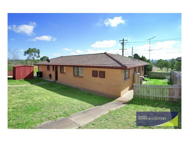 1& 2/2 Bishop Crescent, Armidale NSW 2350