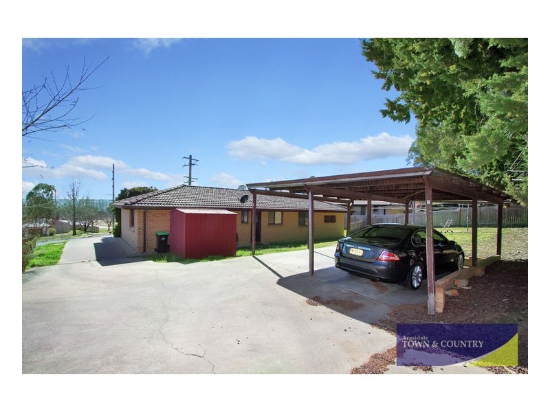 1& 2/2 Bishop Crescent, Armidale NSW 2350