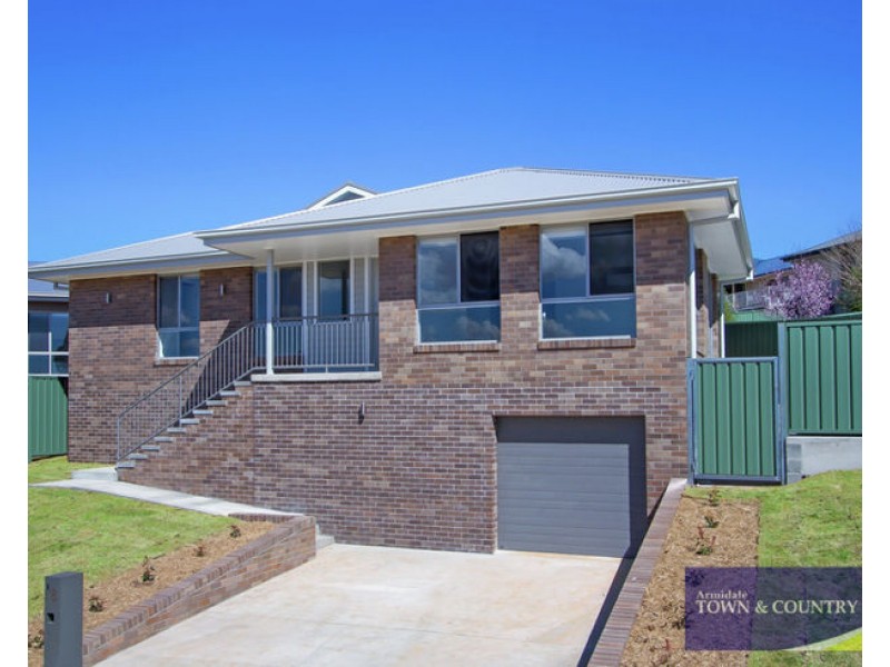 8 Hinton Terrace, Armidale NSW 2350