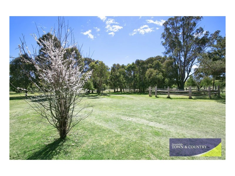 11 Kendall Road, Armidale NSW 2350