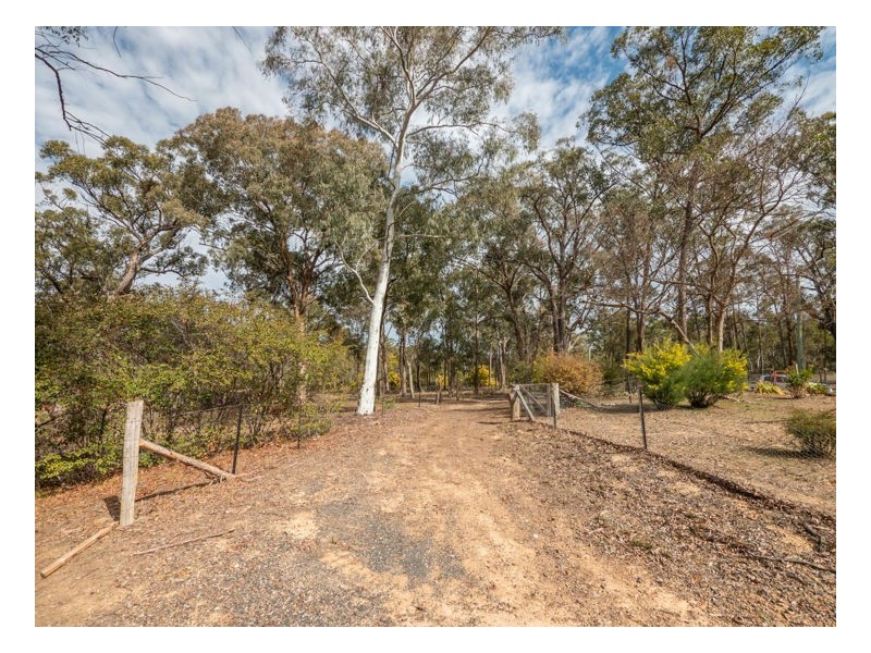 9 Adina Road, Armidale NSW 2350