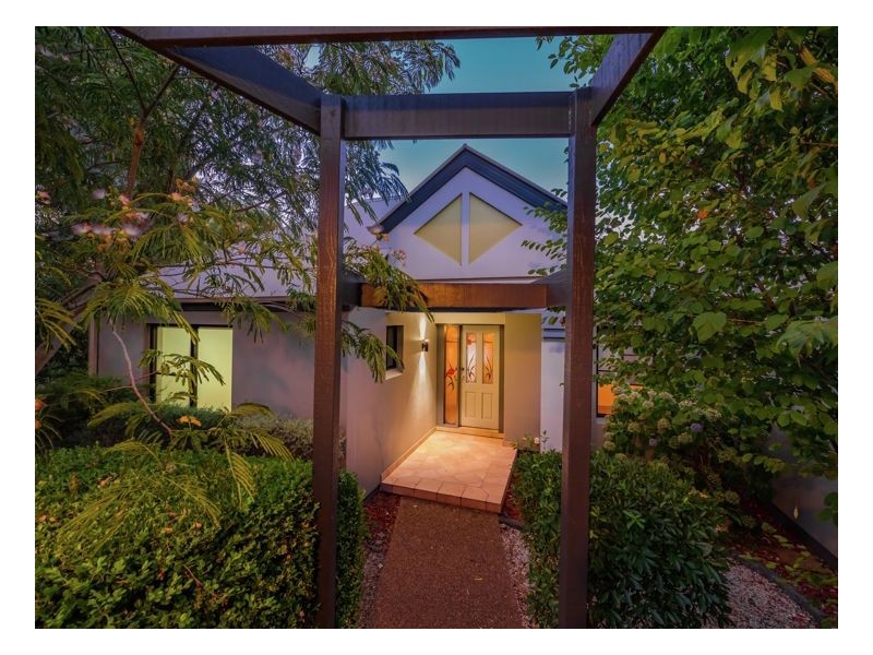 18 Nathaniel Pidgeon Drive, Armidale NSW 2350