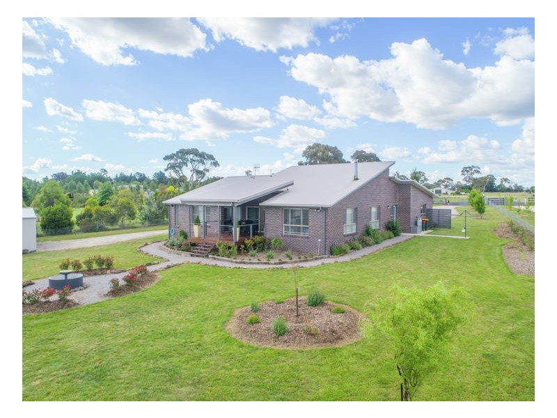 8 Welbourn Place, Armidale NSW 2350