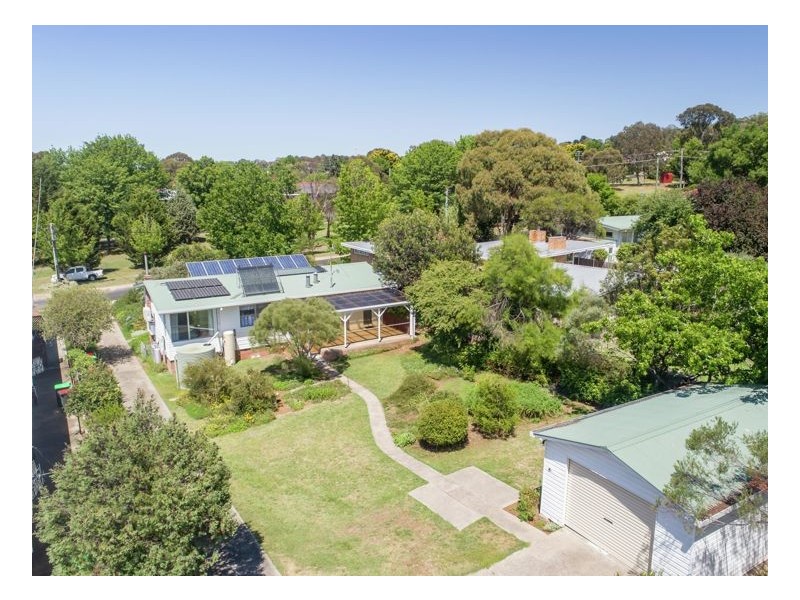 7 Merinda Place, Armidale NSW 2350