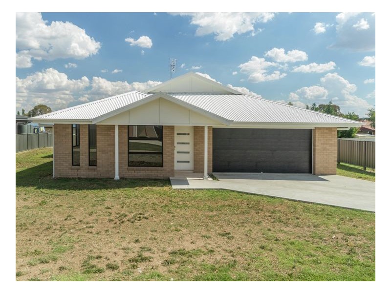 10 Albion Close, Armidale NSW 2350