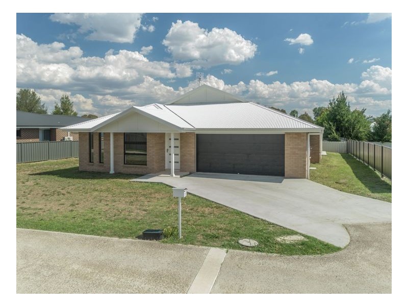 10 Albion Close, Armidale NSW 2350