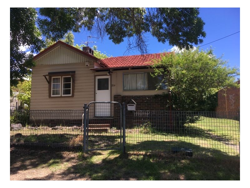 104 Markham Street, Armidale NSW 2350