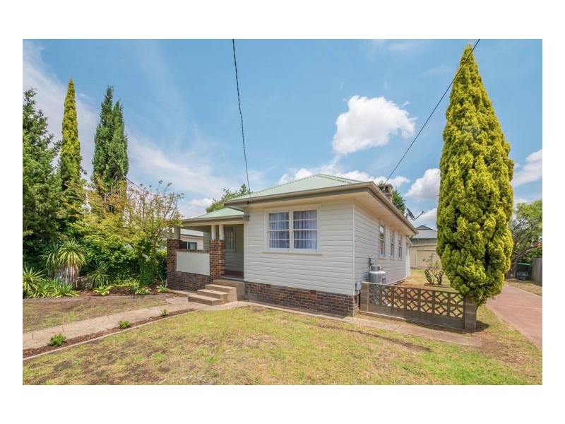 52 Taylor Street, Armidale NSW 2350
