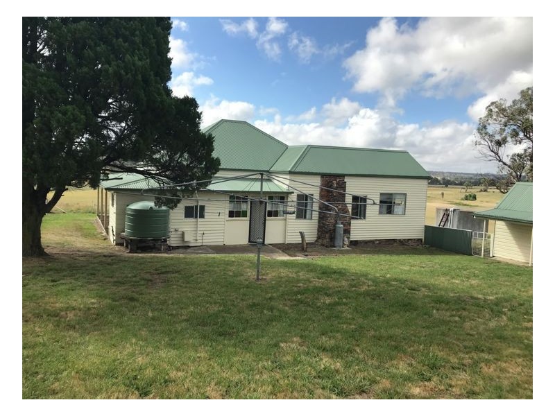 193 Weirs Road, Armidale NSW 2350