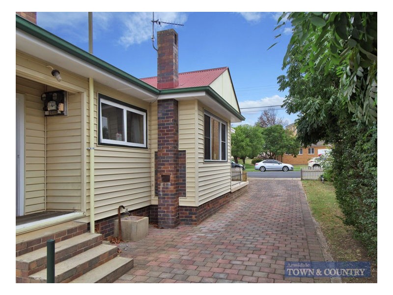 121 Butler Street, Armidale NSW 2350