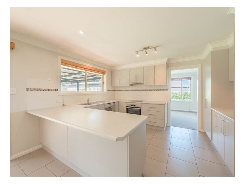 11 McCarthy Crescent, Armidale NSW 2350