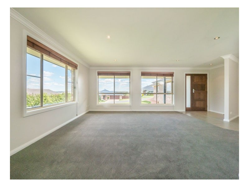 11 McCarthy Crescent, Armidale NSW 2350