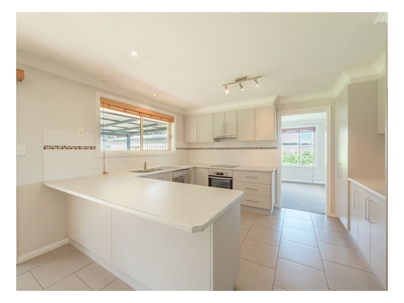 11 McCarthy Crescent, Armidale NSW 2350