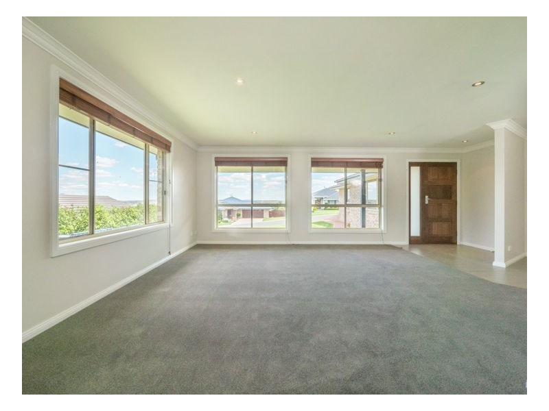 11 McCarthy Crescent, Armidale NSW 2350