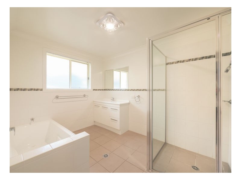 11 McCarthy Crescent, Armidale NSW 2350