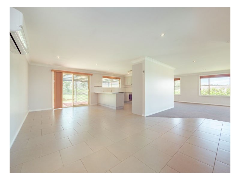 11 McCarthy Crescent, Armidale NSW 2350