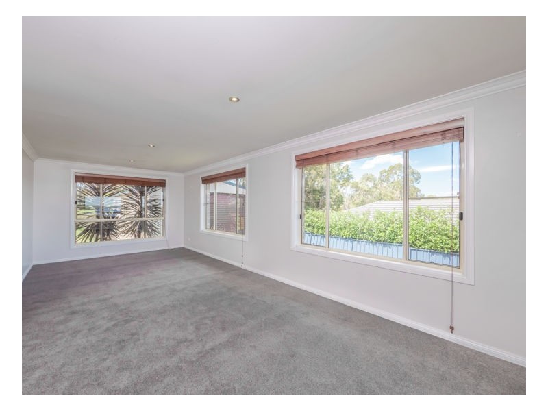 11 McCarthy Crescent, Armidale NSW 2350