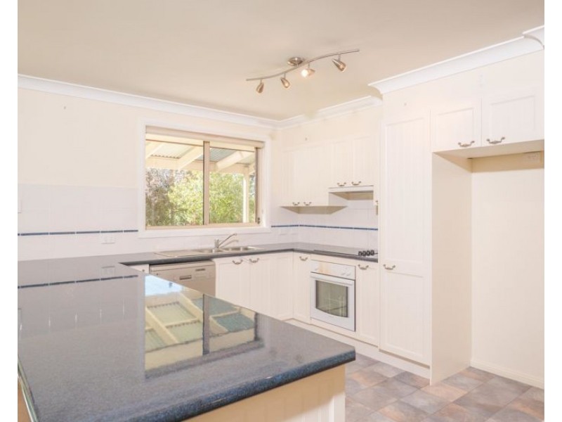 11 Rowan Avenue, Uralla NSW 2358