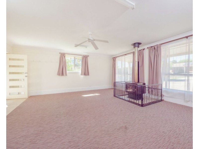 11 Rowan Avenue, Uralla NSW 2358