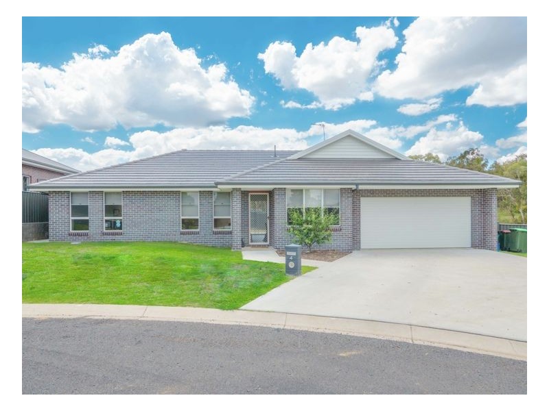 4 McGrath Place, Armidale NSW 2350