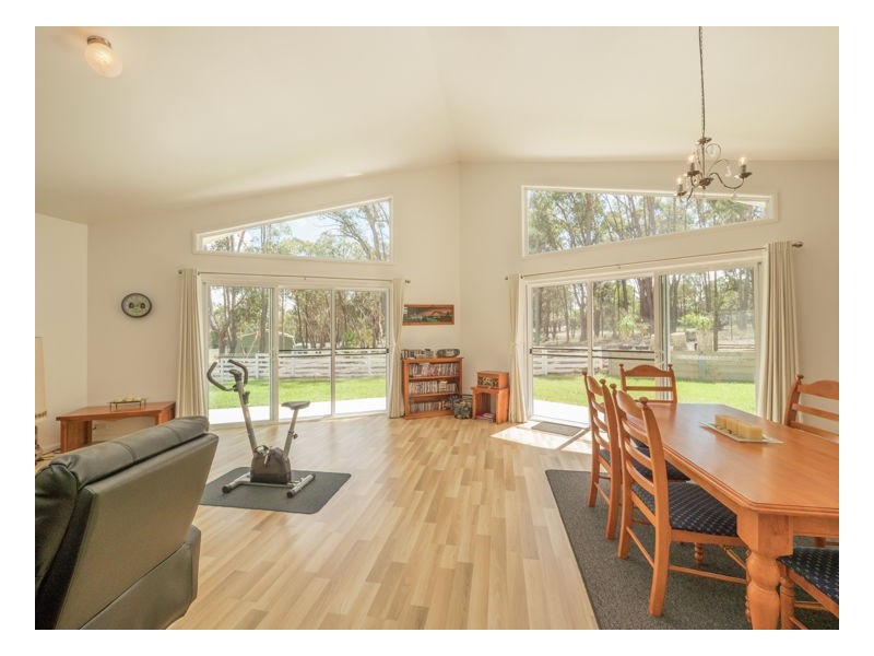 53 Kareela Road, Armidale NSW 2350