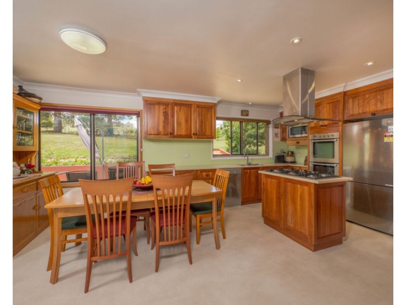 10 Cluny Road, Armidale NSW 2350