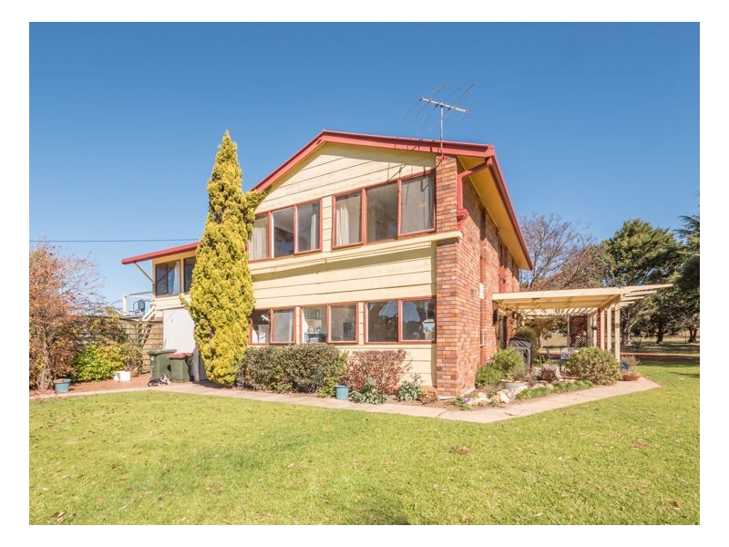 111 Tulong Road, Armidale NSW 2350