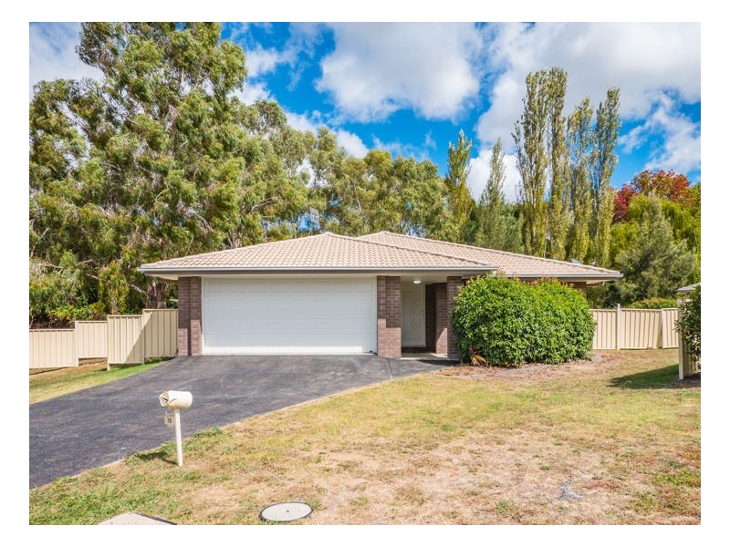 12 Earle Page Drive, Armidale NSW 2350