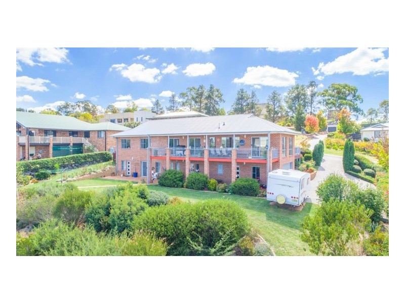 22 McCarthy Crescent, Armidale NSW 2350