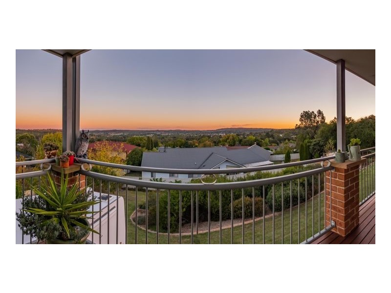 22 McCarthy Crescent, Armidale NSW 2350