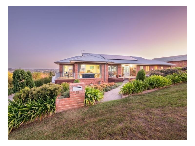 22 McCarthy Crescent, Armidale NSW 2350