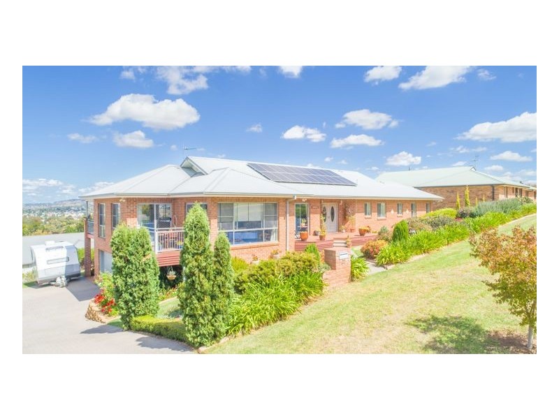 22 McCarthy Crescent, Armidale NSW 2350