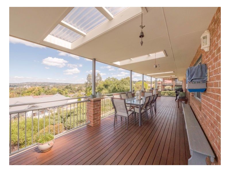 22 McCarthy Crescent, Armidale NSW 2350