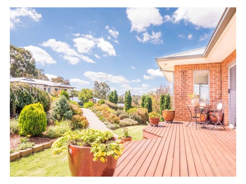 22 McCarthy Crescent, Armidale NSW 2350