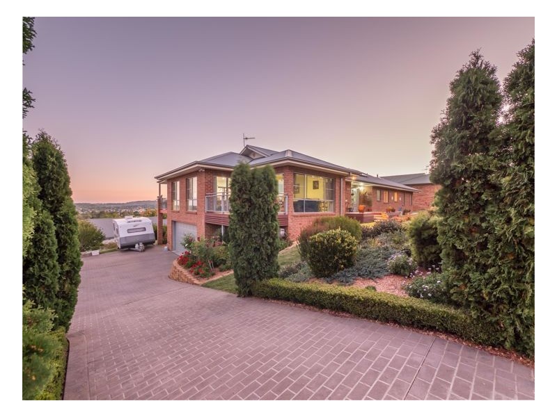 22 McCarthy Crescent, Armidale NSW 2350