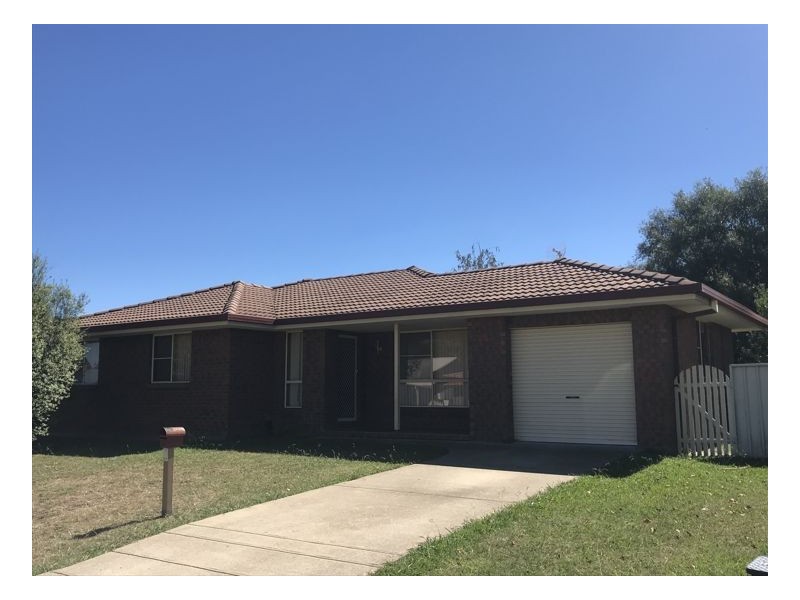 13 Aldred Avenue, Armidale NSW 2350
