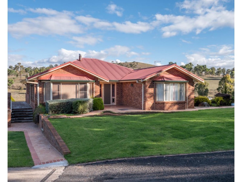 23 Highlands Road, Armidale NSW 2350
