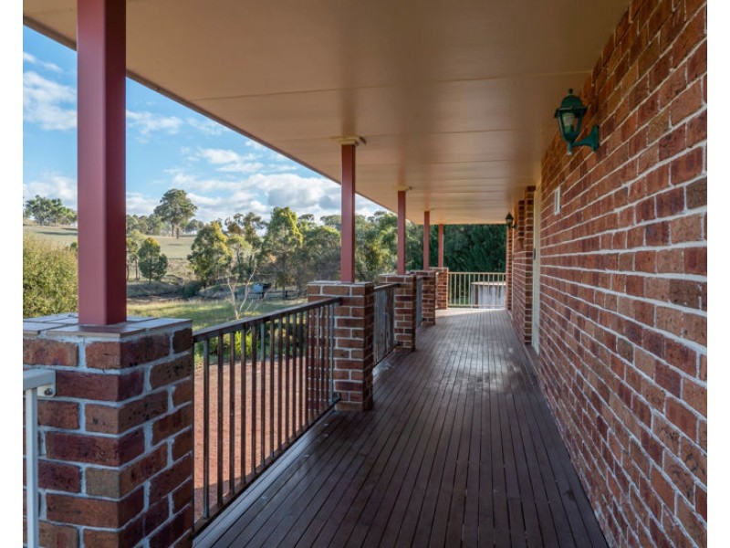 23 Highlands Road, Armidale NSW 2350