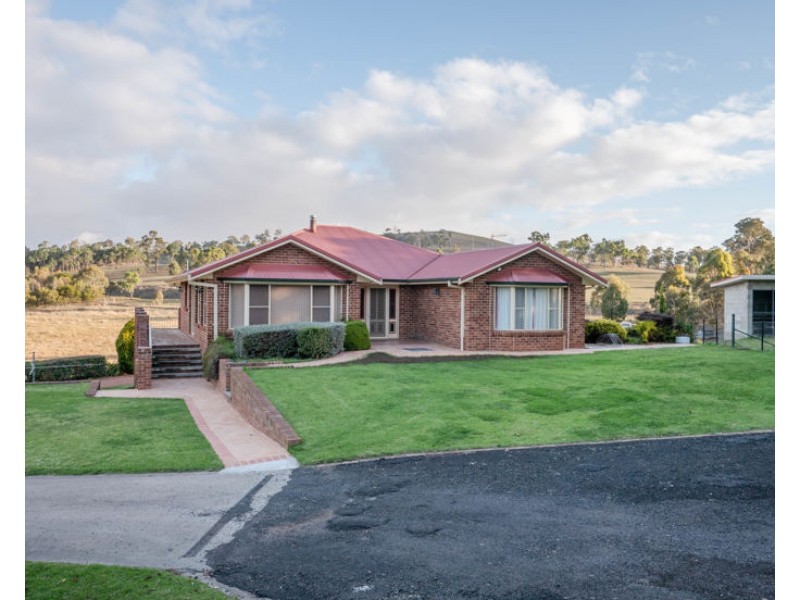 23 Highlands Road, Armidale NSW 2350