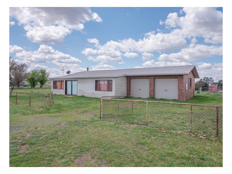 219 Falconer Street, Guyra NSW 2365