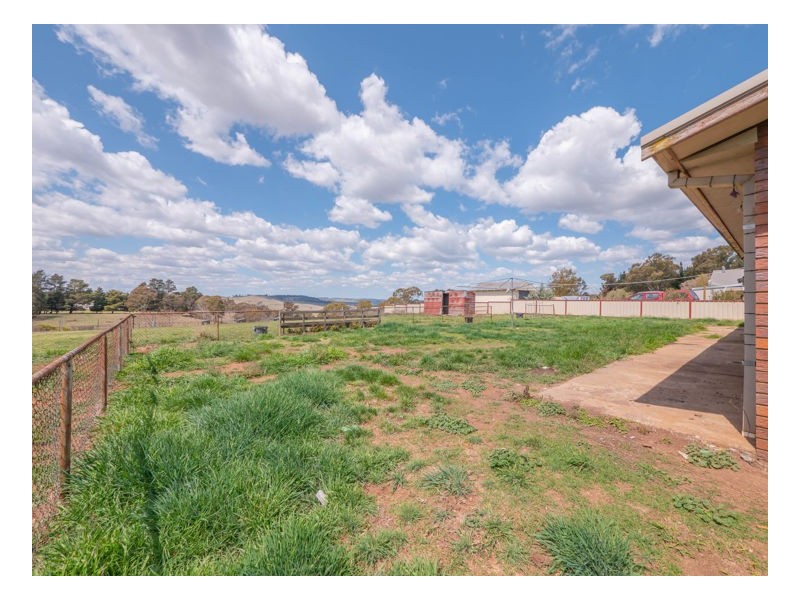 219 Falconer Street, Guyra NSW 2365