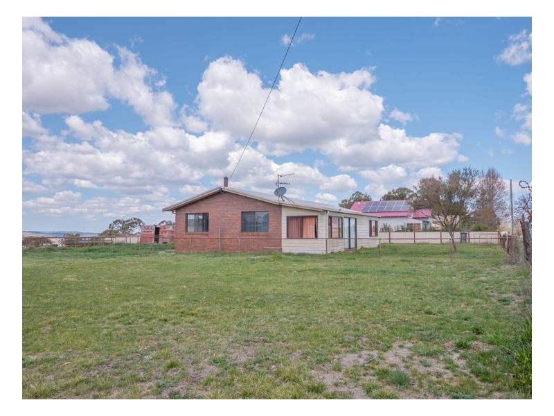 219 Falconer Street, Guyra NSW 2365