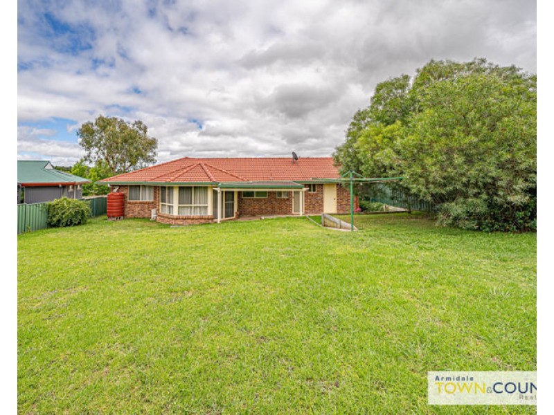 8 Eleanor Close, Armidale NSW 2350